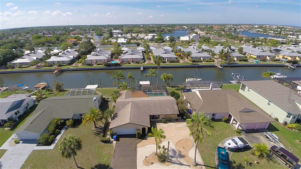 912 Spindle Palm Way, Apollo Beach, FL 33572