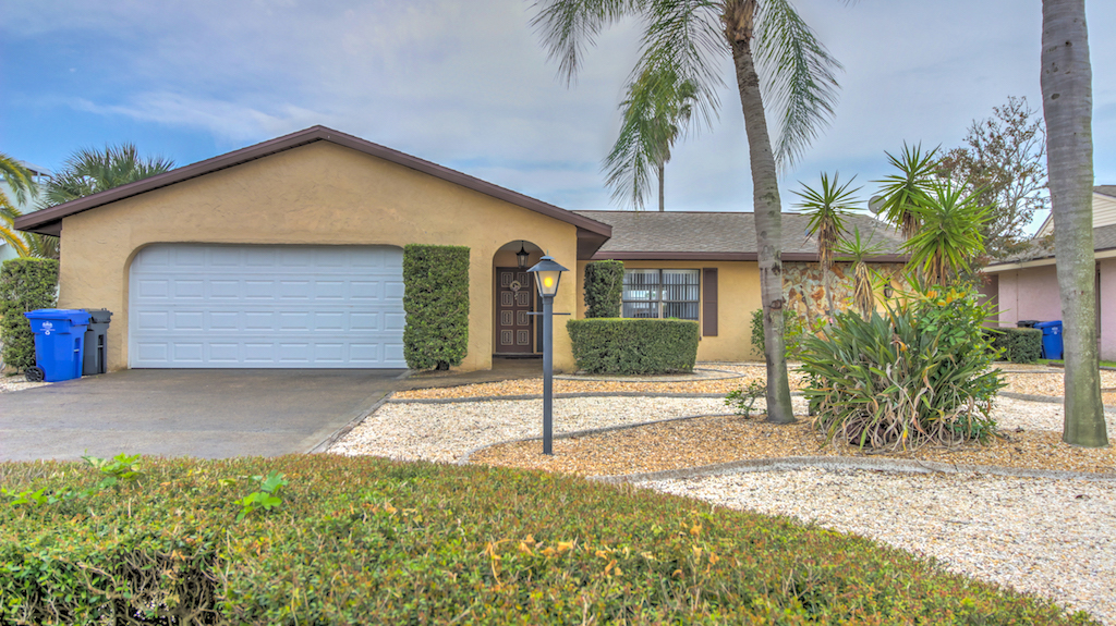 912 Spindle Palm Way, Apollo Beach, FL 33572