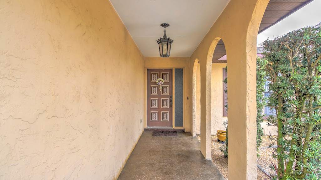 912 Spindle Palm Way, Apollo Beach, FL 33572