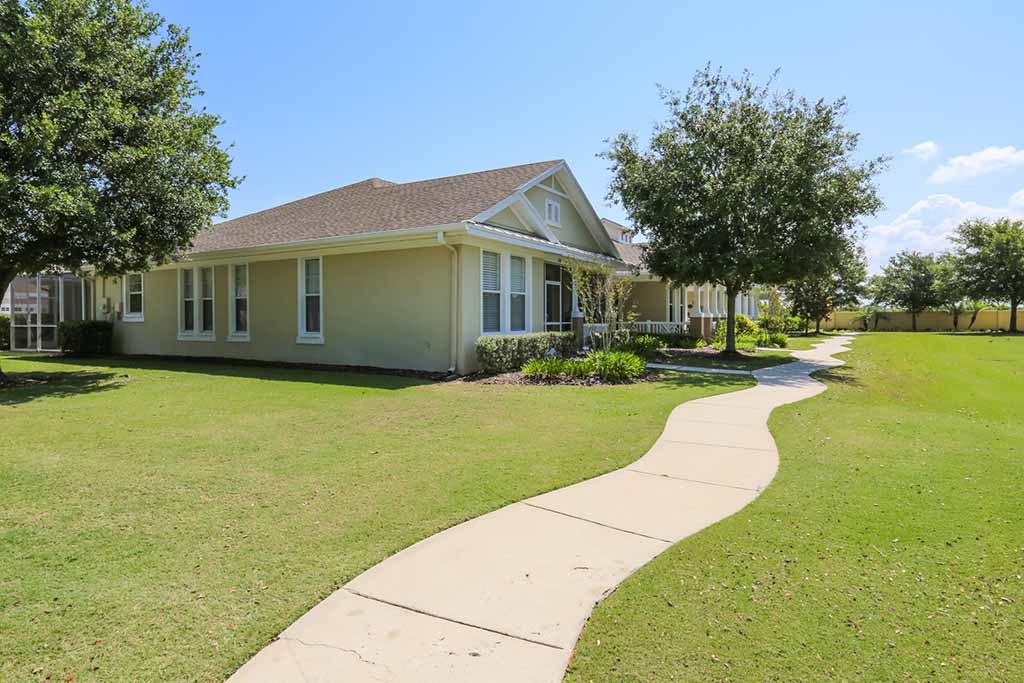 208 Oceania Ct, Apollo Beach, FL 33572