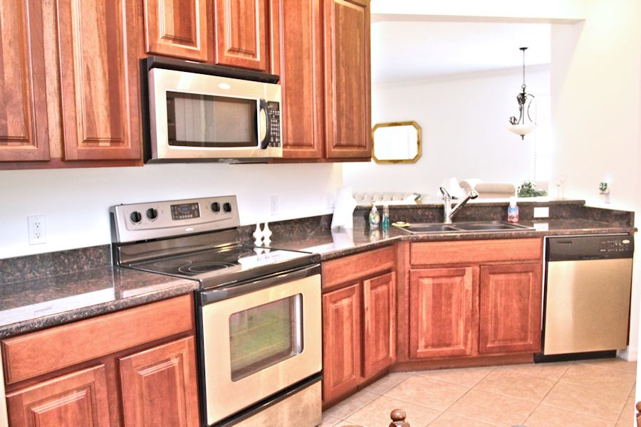 318 Seneca Falls Dr., Apollo Beach, FL 33572