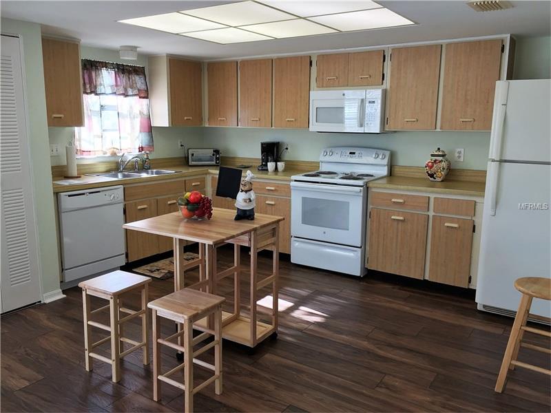 2202 HARTLEBURY WAY, Sun City Center, FL 33573