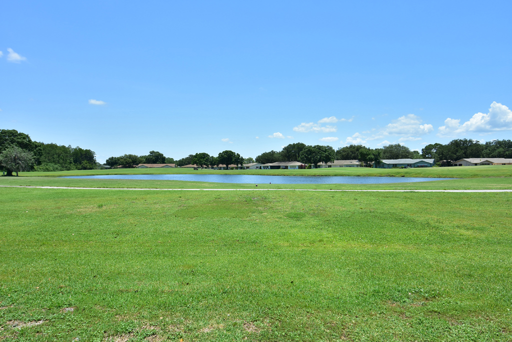 2042 Heathfield Cir, Sun City Center, FL 33573