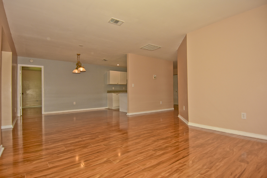 2042 Heathfield Cir, Sun City Center, FL 33573