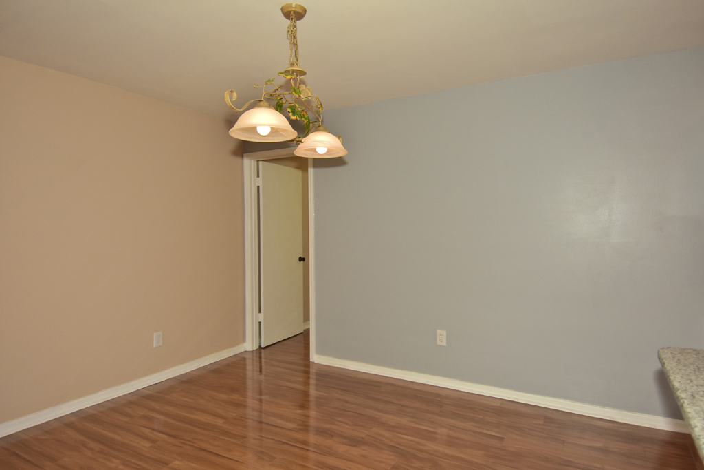 2042 Heathfield Cir, Sun City Center, FL 33573