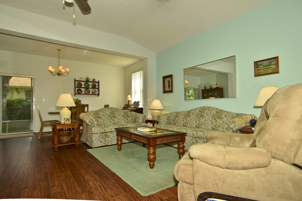 2620 Newcomb Ct, Sun City Center, FL 33573