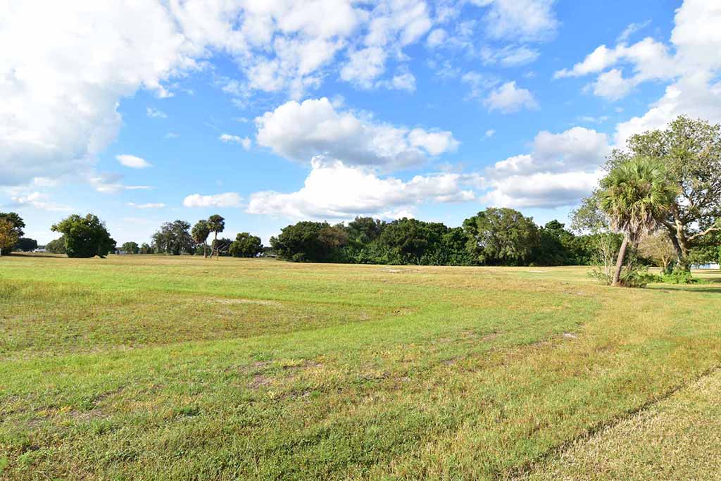 1960 Wolf Laurel Dr, Sun City Center, FL 33573