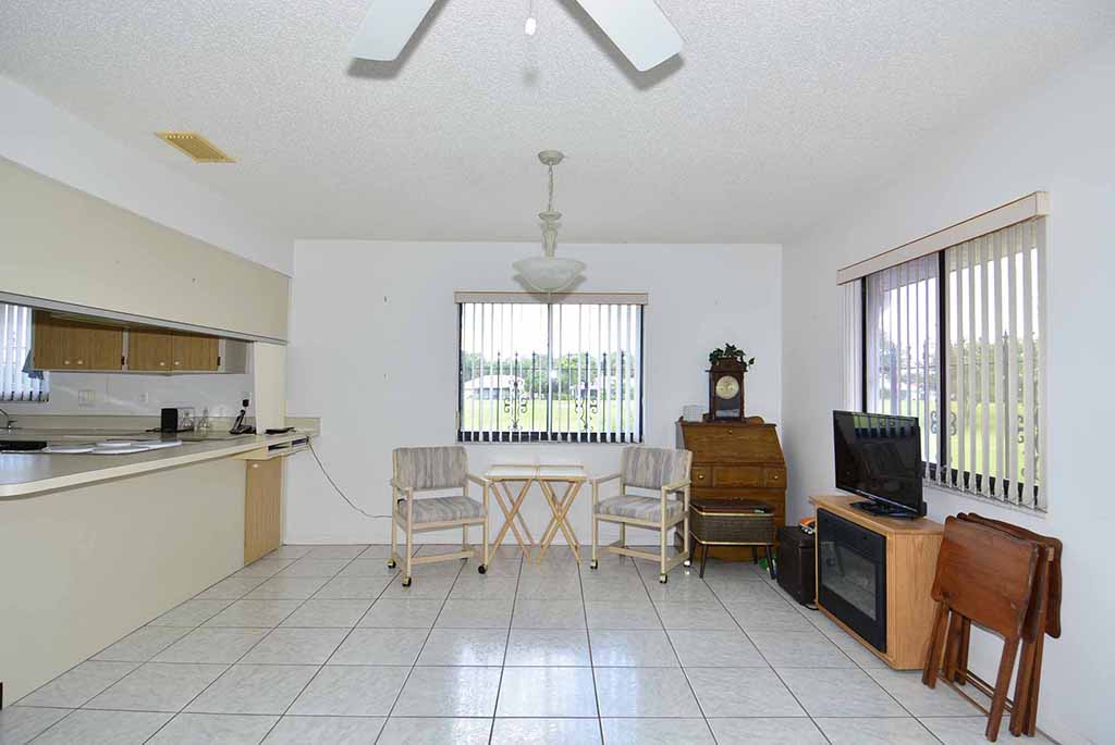 1960 Wolf Laurel Dr, Sun City Center, FL 33573
