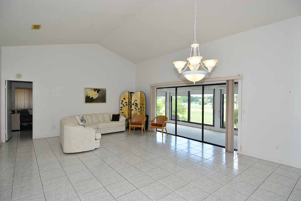 1960 Wolf Laurel Dr, Sun City Center, FL 33573
