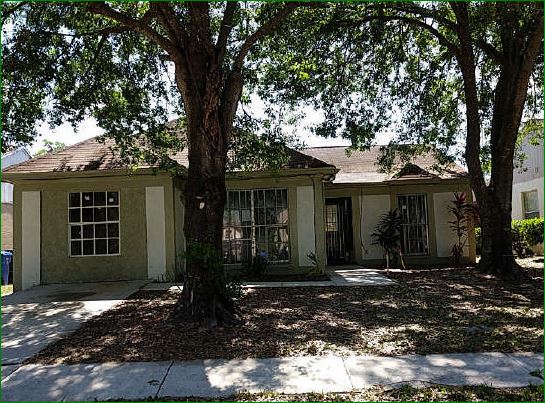 10003 Fawn Grove PlTampa, FL, 33617Hillsborough County