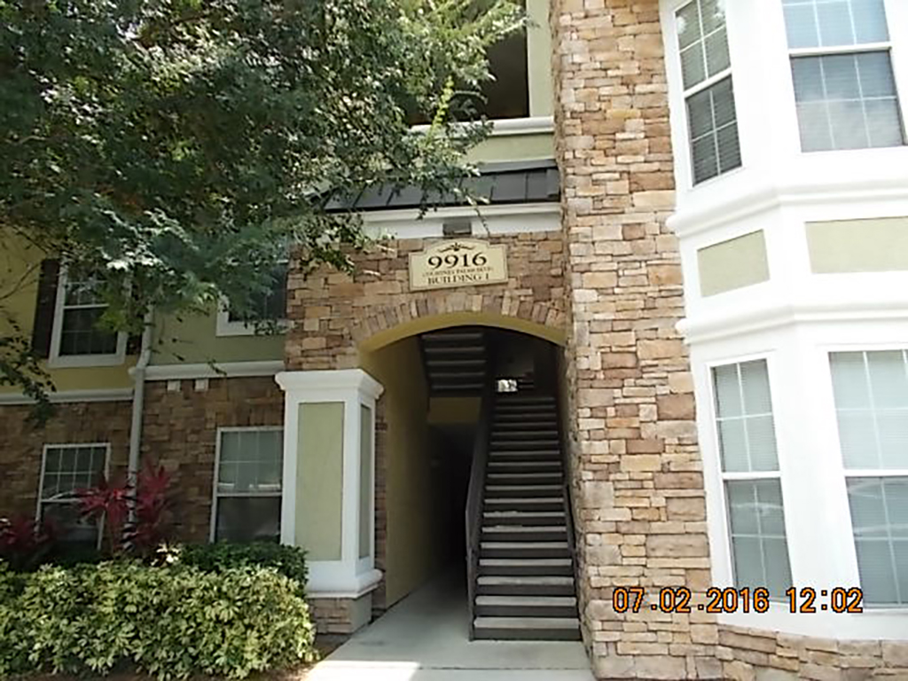 9916 Courtney Palms Blvd # 304, Tampa, FL 33619