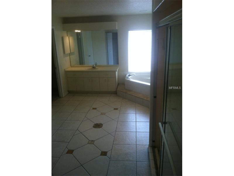 9401 WOODBAY DRIVE, Tampa, FL 33626