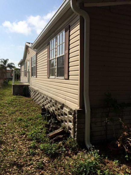 Meadowbrook Village 9055 Bayou Dr.Tampa, FL 33635