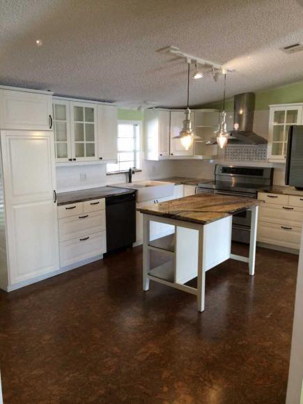 Meadowbrook Village 9055 Bayou Dr.Tampa, FL 33635