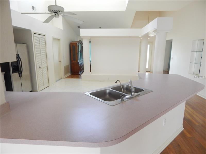 8707 MIDDLE CROSS PLACE, Tampa, FL 33635