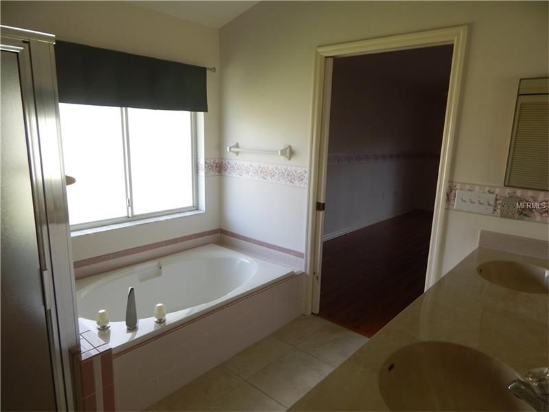 8707 MIDDLE CROSS PLACE, Tampa, FL 33635
