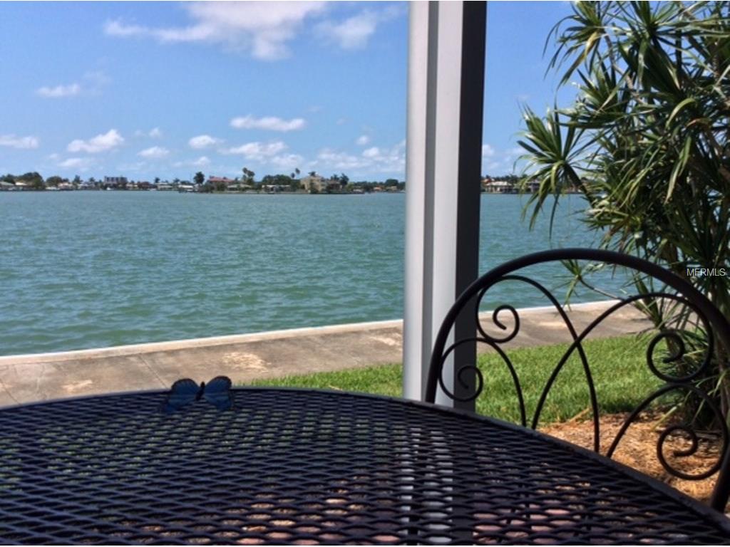 7910 Sun Island Dr S, South Pasadena, FL 33707