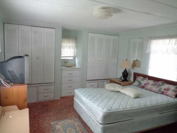 Sunshine Mobile Home Park&Sales 7403 46 AVE N#32Saint Petersburg, FL 33709