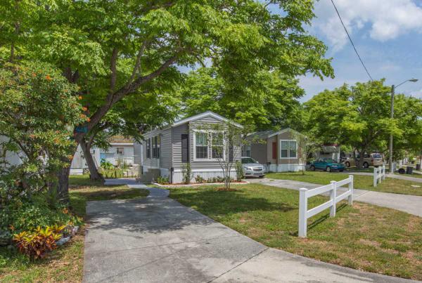 Villa Plumosa Mobile Home Park 3271 53rd Ave NoSaint Petersburg, FL 33714