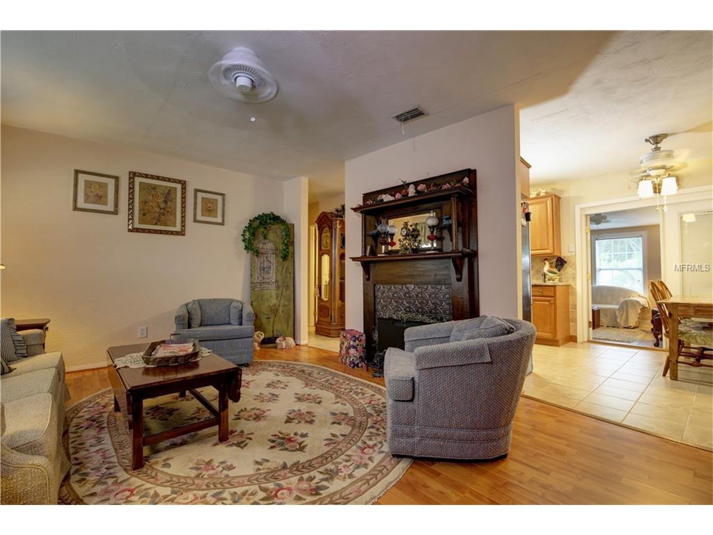 902 Bay Breeze Ter, Largo, FL 33770