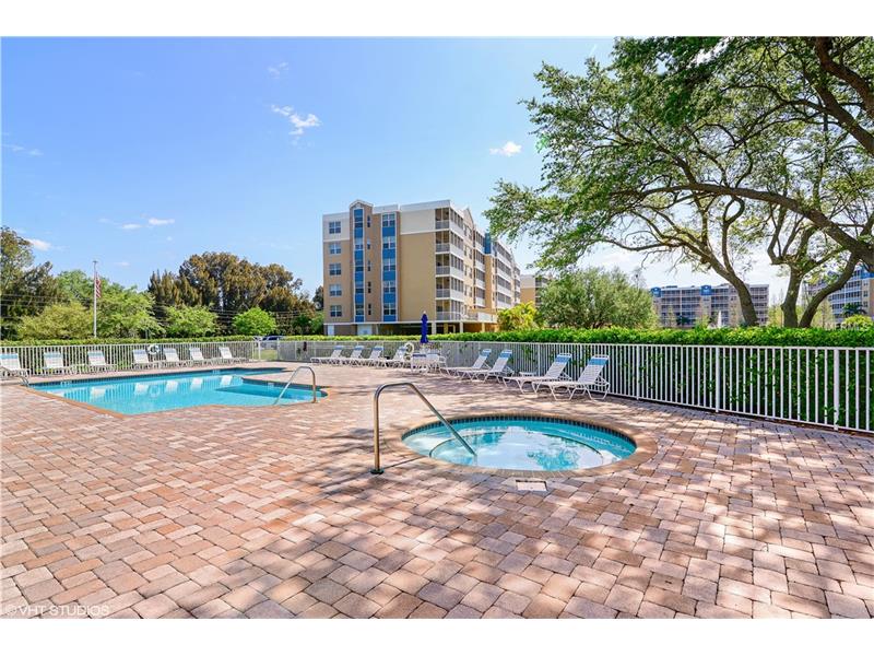 960 STARKEY ROAD, Largo, FL 33771