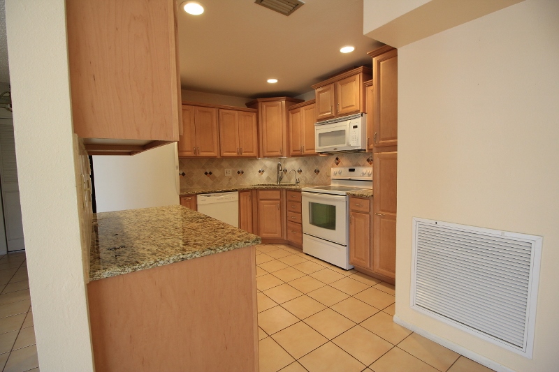 204 Dogwood Circle, Seminole, FL 33777