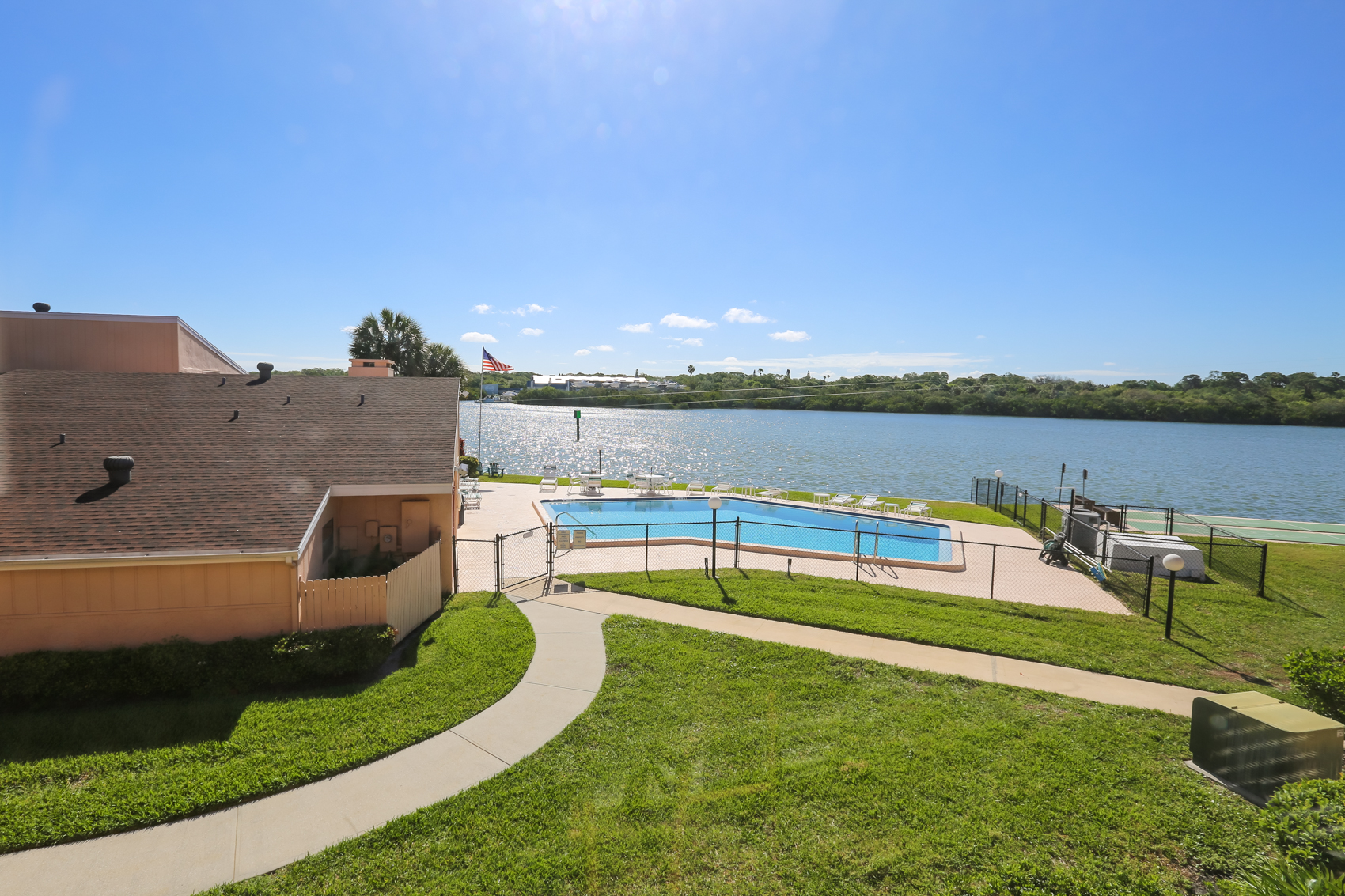 1 Windrush Blvd # 4, Indian Rocks Beach, FL 33785