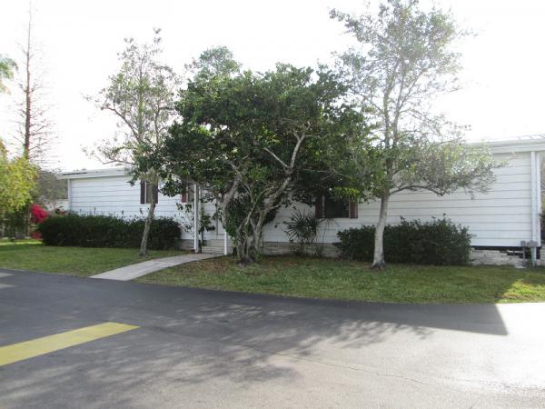 Highland Village Mobile Home Park334 PridgeonLakeland, FL 33813