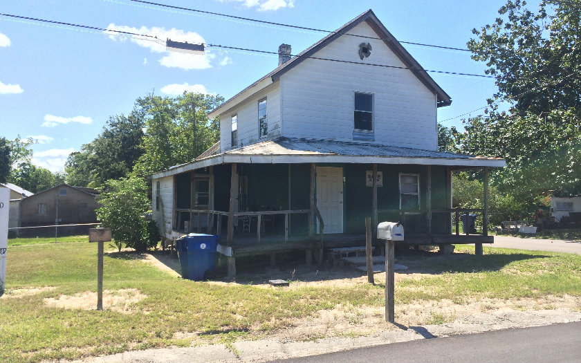 117 4th St., Frostproof, FL 33843