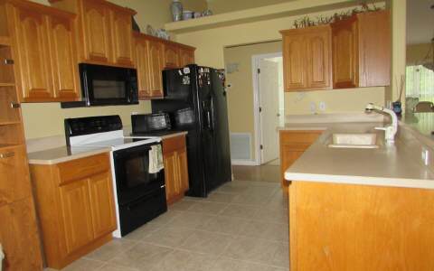 413 BARCELONA DR, Sebring, FL 33875