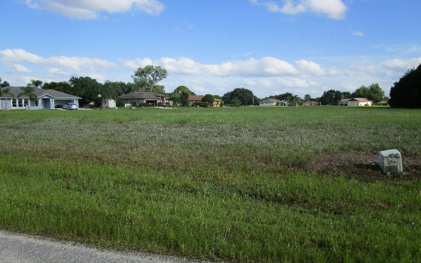 525 GLEN MAR CIR, Sebring, FL 33876