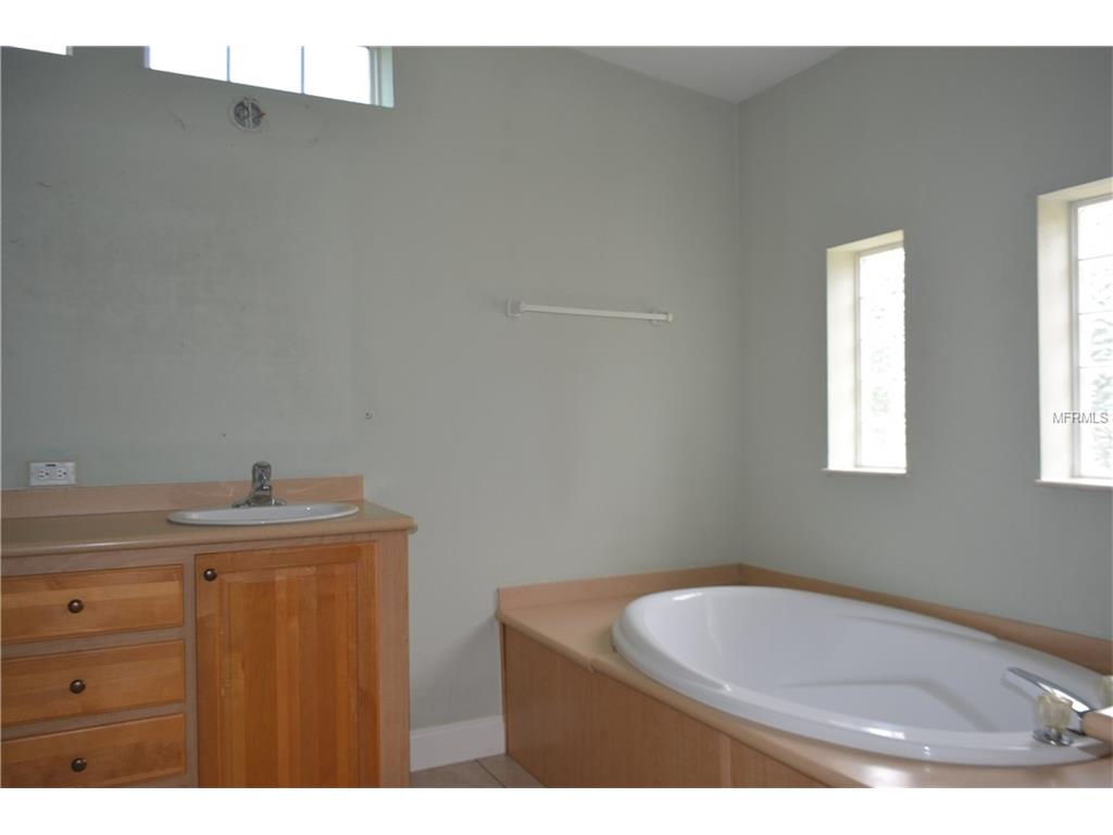 3612 Hurricane Ln, Lake Wales, FL 33898