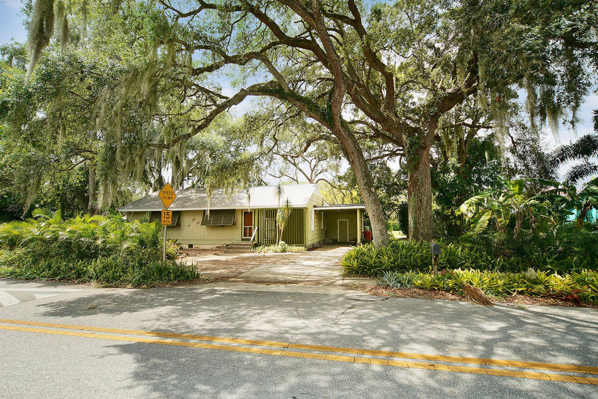 1476 Winkler Ave, Fort Myers, FL 33901