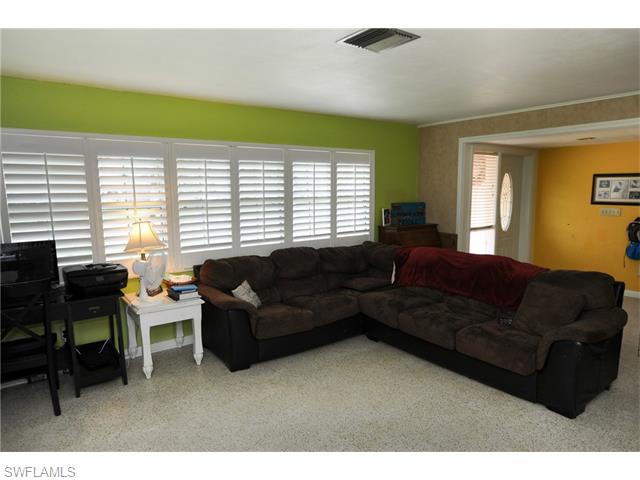 1903 Cornwallis PKY, Cape Coral, FL 33904
