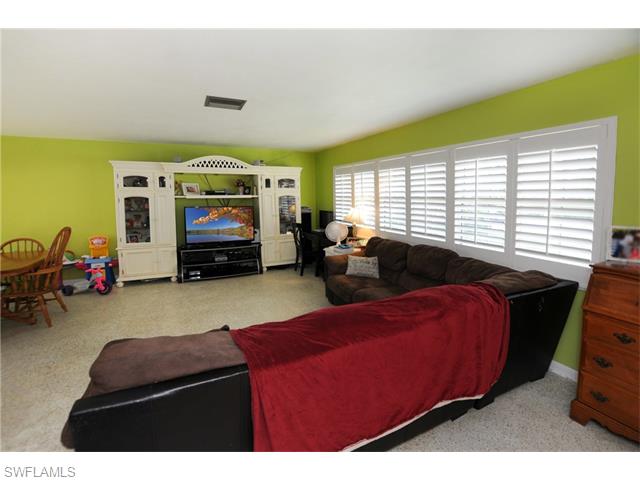 1903 Cornwallis PKY, Cape Coral, FL 33904