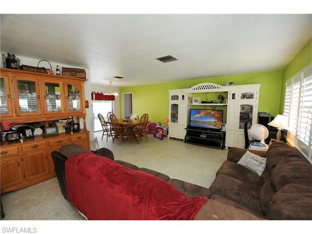 1903 Cornwallis PKY, Cape Coral, FL 33904