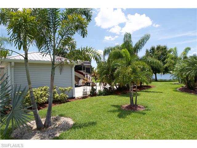 5592 Brightwood DR, Fort Myers, FL 33905