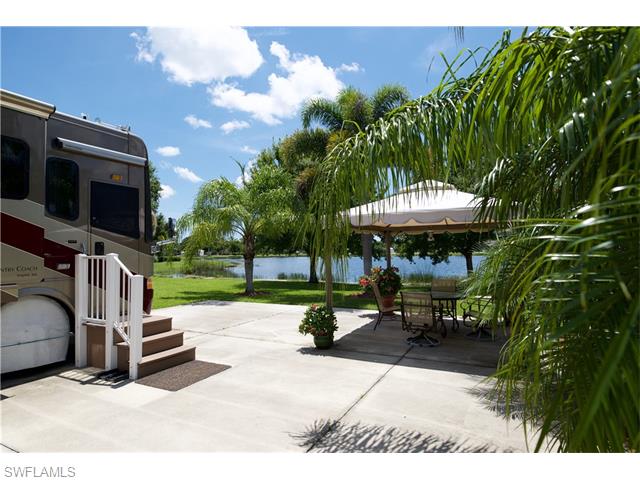 5592 Brightwood DR, Fort Myers, FL 33905