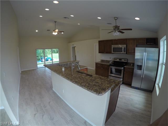 6007 Thrush AVE, Fort Myers, FL 33905