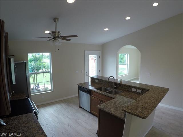 6007 Thrush AVE, Fort Myers, FL 33905
