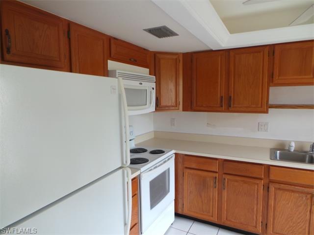7430 Lake Breeze DR, Fort Myers, FL 33907