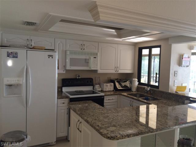 5905 Trailwinds DR, Fort Myers, FL 33907