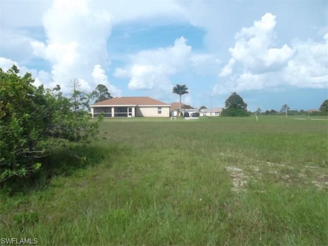 4305 NE 8th CT, Cape Coral, FL 33909
