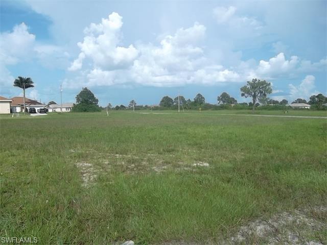 4305 NE 8th CT, Cape Coral, FL 33909