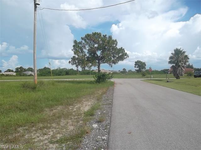 4305 NE 8th CT, Cape Coral, FL 33909