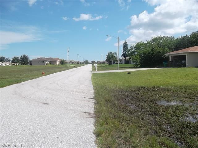 2208 NE 7th PL, Cape Coral, FL 33909