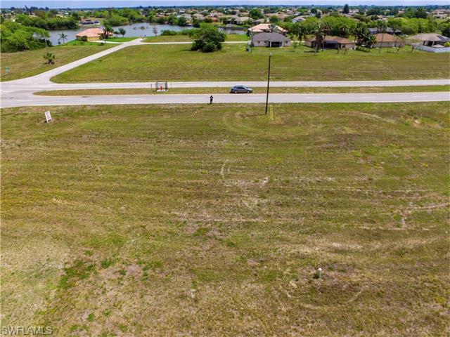 528 Tropicana PKY E, Cape Coral, FL 33909