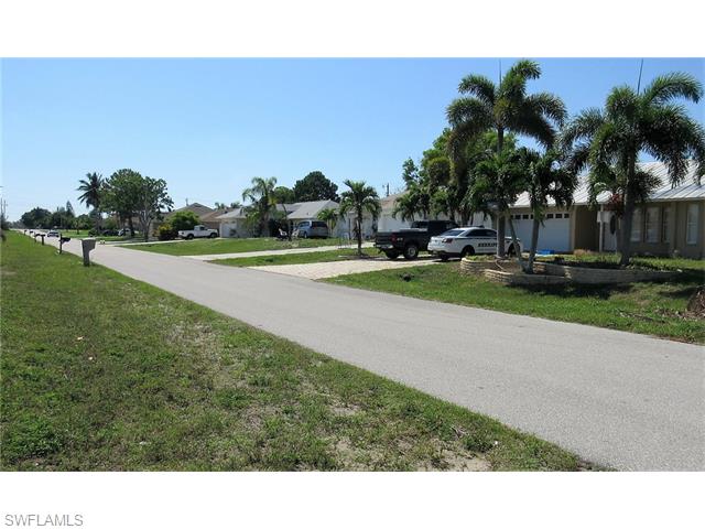 618 SW 31st TER, Cape Coral, FL 33914