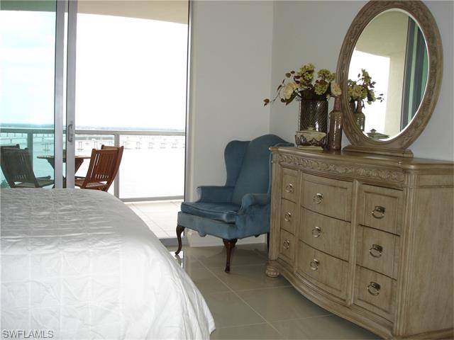 3000 Oasis Grand BLVD, Fort Myers, FL 33916