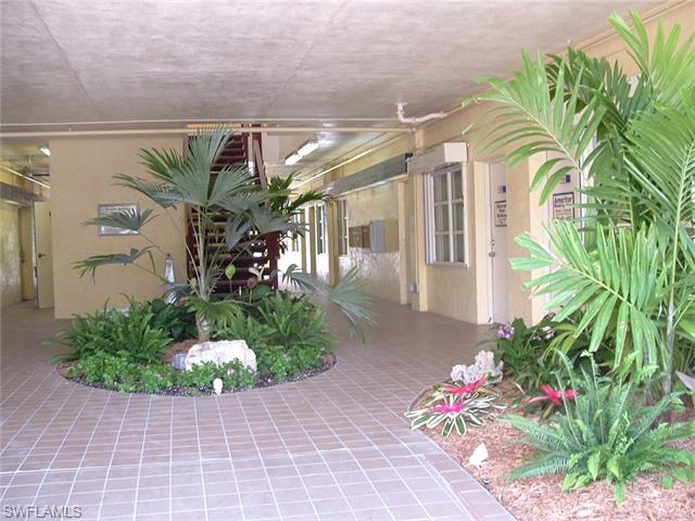 8140 College PKY, Fort Myers, FL 33919